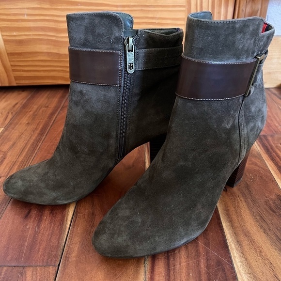 Tommy Hilfiger 10 Durham Olive Green Suede Ankle Boots Fall Winter - Picture 3 of 12